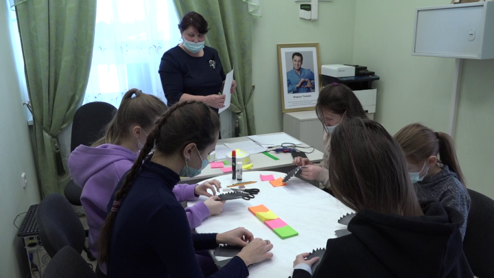 При центре татарской культуры «Нур» обучают делать тюбетейки из бумаги