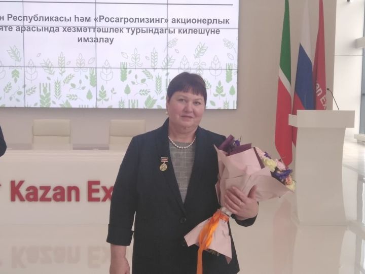 Доярку из Нурлатского района наградили на итоговой коллегии Минсельхозпрода РТ