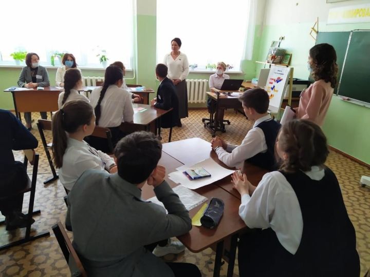 Ученикам школы №9 рассказали о важности сохранения родного языка