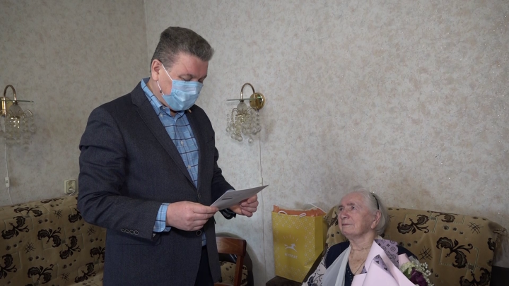 Жительница Нурлата Зоя Камышина  отмечает 90-летний юбилей