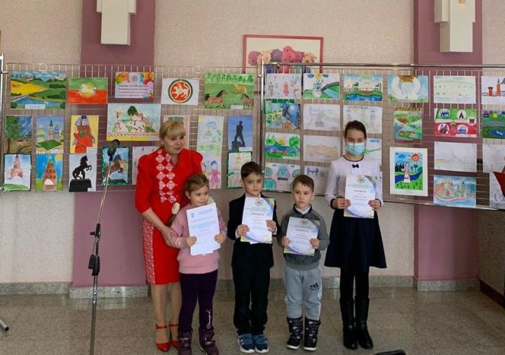 Юные нурлатцы приняли участие в конкурсе рисунков