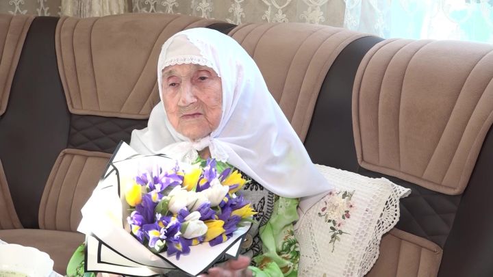 Хатимя Газизова отмечает свой 90-летний юбилей