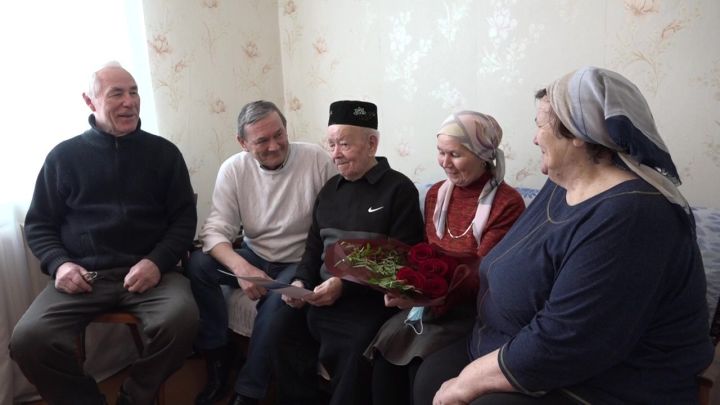Ветерана ВОВ Фатиха Зардинова поздравили с 95-летием