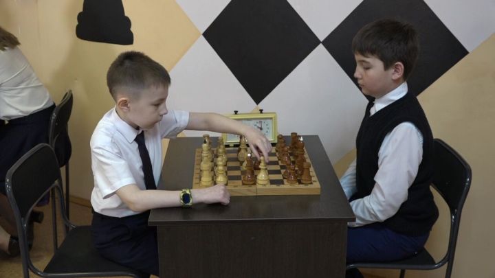 В Нурлате открылась 10-ая по счёту игровая шахматная зона