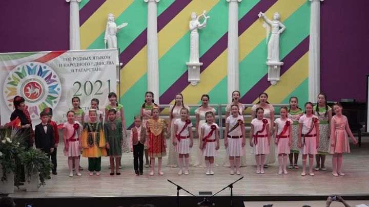 Ученики и выпускники педагога по вокалу Розы Ахметзяновой пели на родном языке
