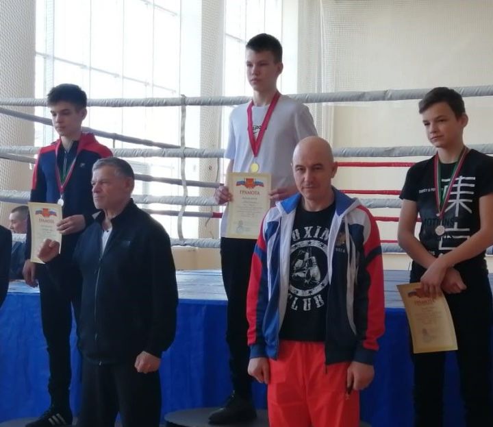 Юные боксеры и кикбоксеры Нурлата добились высоких результатов в открытом фестивале