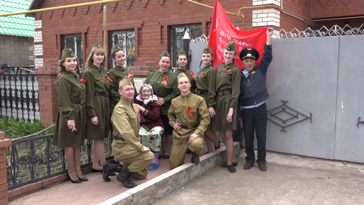 В Нурлате фронтовая агитбригада поздравила ветеранов ВОВ с Днём Победы