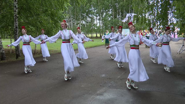 Нурлатта хезмәт, киң күңеллелек бәйрәме булган Сабантуй узды