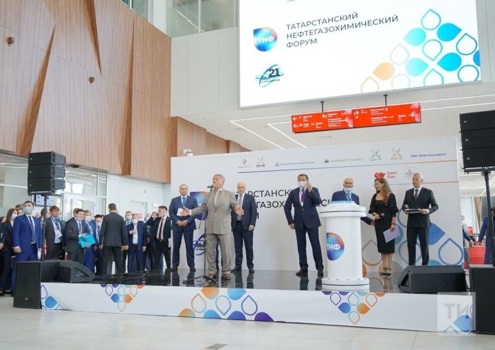 Глава Нурлатского района участвует в Татарстанском нефтегазохимическом форуме