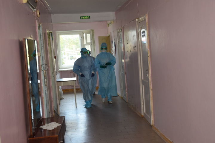 Нурлатские журналисты общались с пациентами в «красной зоне»