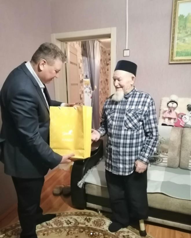 Нурлатского ветерана ВОВ Каима Самигуллина с 97-летием поздравил Алмаз Ахметшин