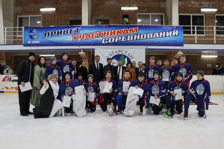 Нурлатский «Ледок» занял второе место в финальных играх «Золотой шайбы»