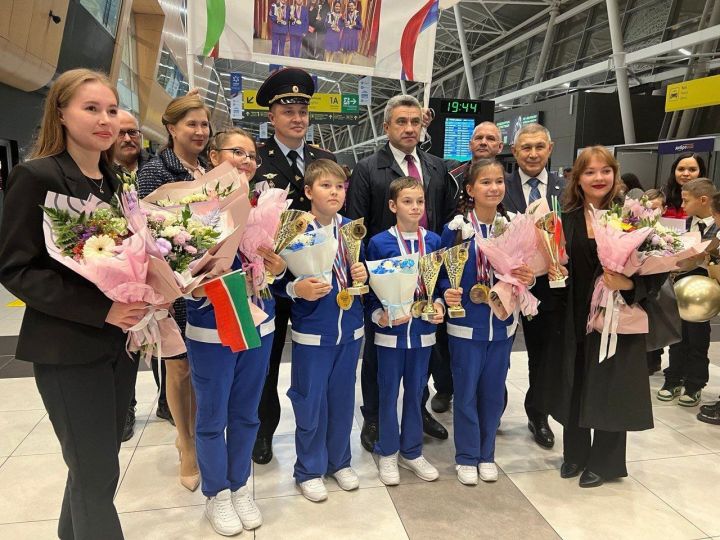 Победителей Всероссийского конкурса торжественно встретили в аэропорту