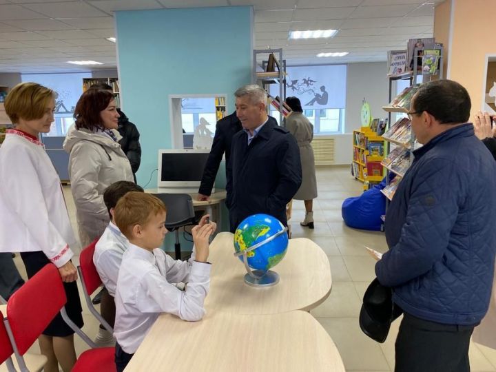 В обновленной детской библиотеке Нурлата появился интерактивный глобус