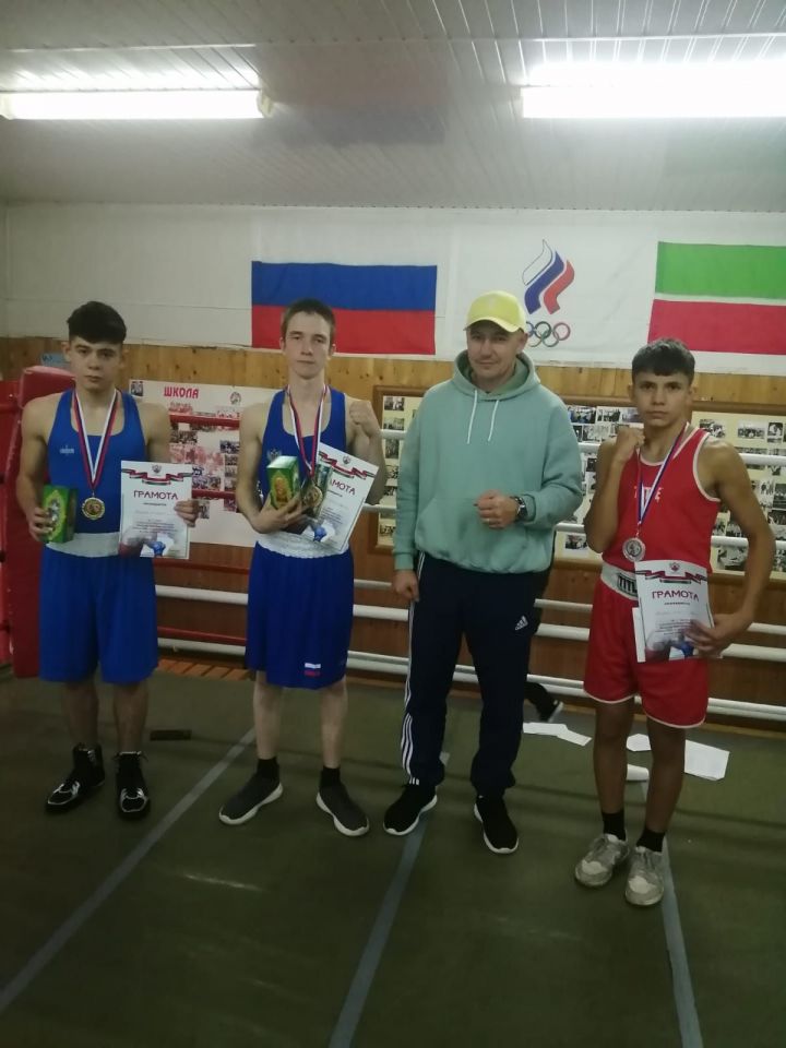 Юные боксеры города Нурлат заняли призовые места в Азнакаево