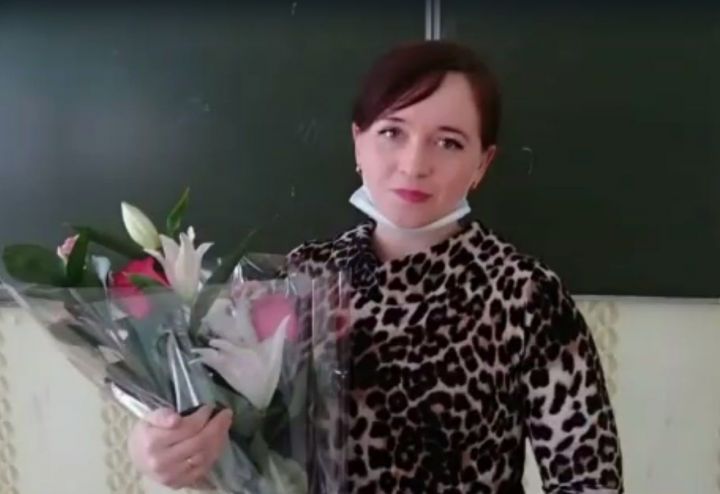 Родители и ученики 3 «В» класса СОШ 4 поздравляют Татьяну Евгеньевну Сотникову с днем учителя