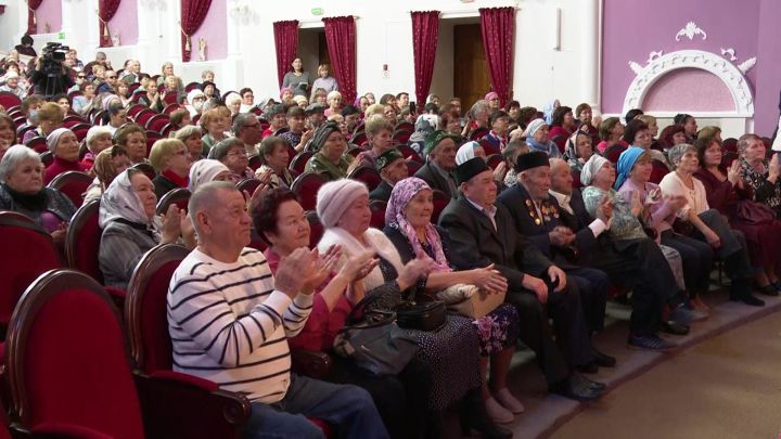 В Нурлате прошло праздничное мероприятие в честь людей старшего поколения