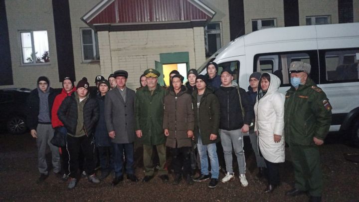 Ещё 14 новобранцев Нурлатского района отправились служить в армию