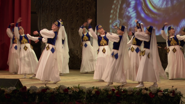 В День народного единства нурлатцев объединил фестиваль тыквы и получение паспортов