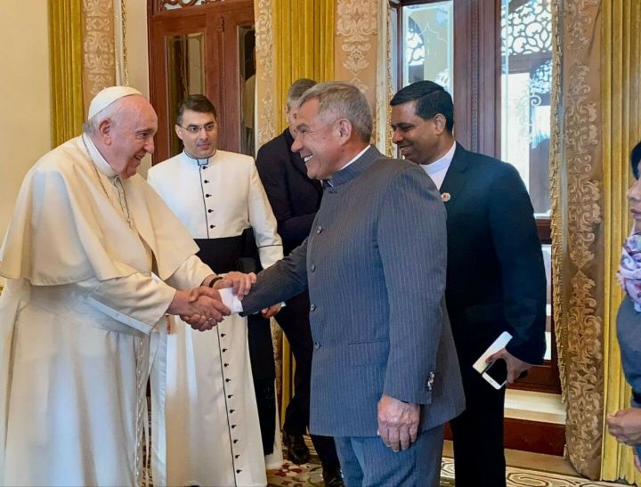 Президент Татарстана рассказал Папе Римскому о гармонии в жизни разных народов республики
