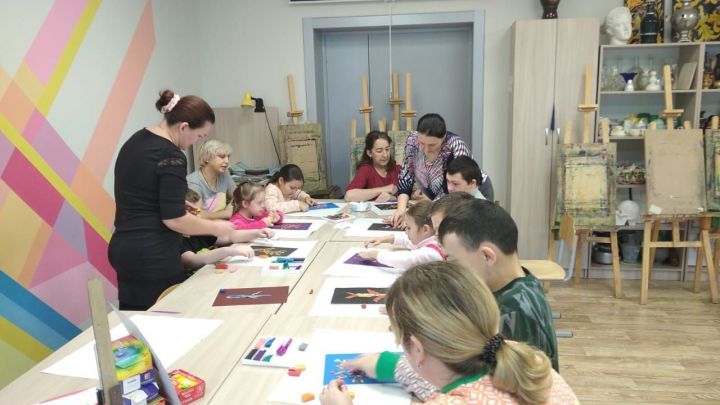 В Нурлате прошел мастер-класс по пластилинографии для детей с ОВЗ