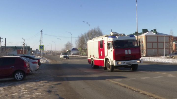 Автоинспекторы и сотрудники пожарной части провели совместный авторейд