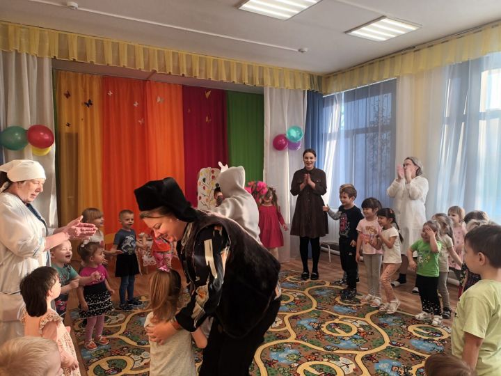 В детском саду Нурлата показали спектакль для особенных детей
