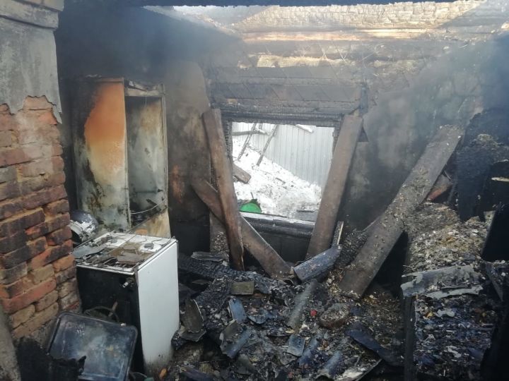 В Нурлате сгорел частный дом