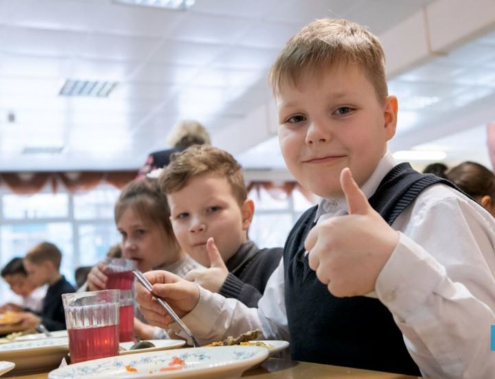 Все школы Татарстана будут кормить учащихся по единому стандарту