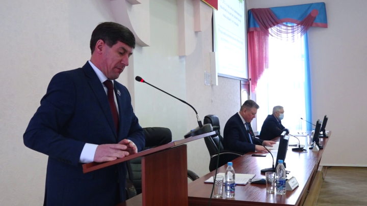 Прошла внеочередная сессия Советов Нурлатского муниципального района и города Нурлат