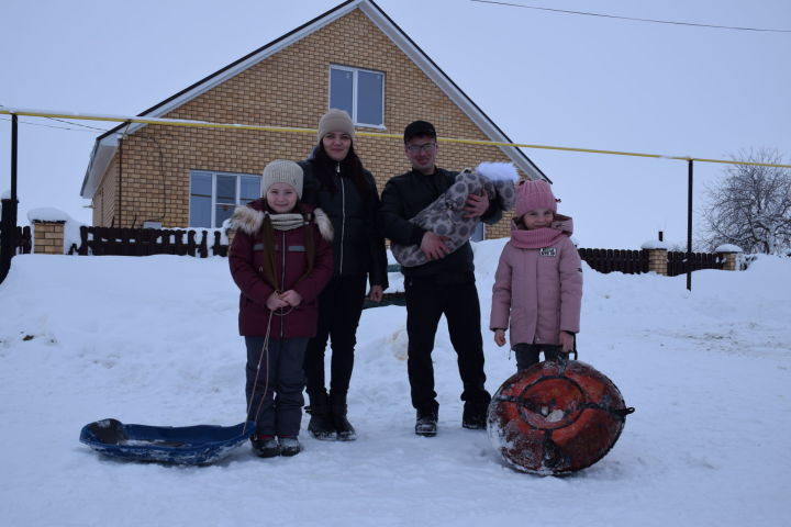 Короткины из Курманаева в прошлом году пополнили ряды многодетных семей села