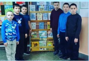 В школе-интернате Нурлата организована выставка детских книг на тему: "Крылатые герои книг"