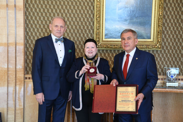 Президент Республики Татарстан встретился с представителями Российского фонда мира