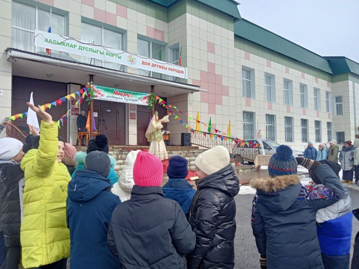 Дружный дом Нурлата собрал детвору на праздник