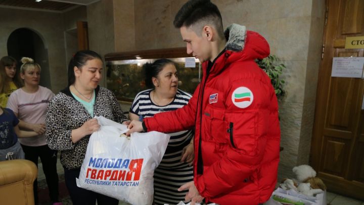 Прибывшим в Татарстан временным переселенцам из республик Донбасса помогают волонтеры