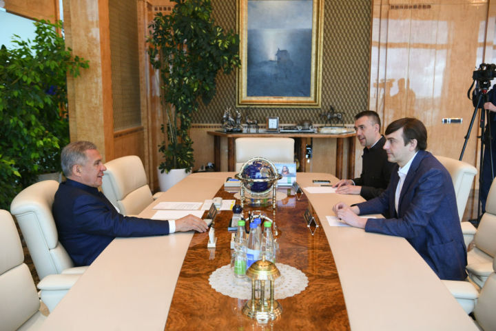 Вопрос создания движения детей и молодежи обсуждался на встрече Минниханова с Кравцовым и Фаттаховым