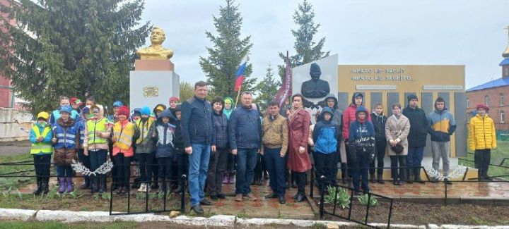 В Нурлатском районе организовали автопробег “По дорогам героев»