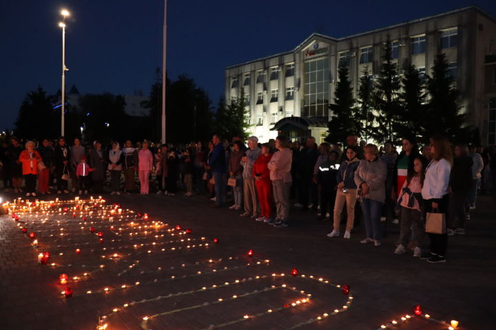 Нурлатцы зажгли свечу памяти