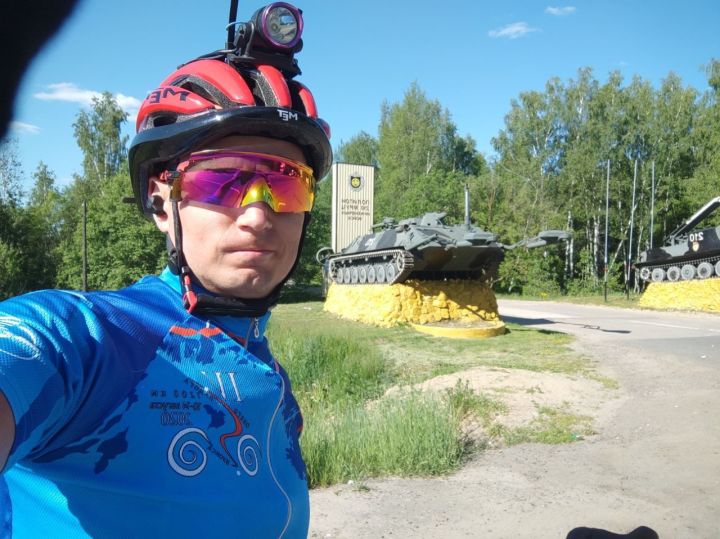 Павел Кудряшов, преодолев на велосипеде более 1000 километров, приехал из Москвы в Нурлат