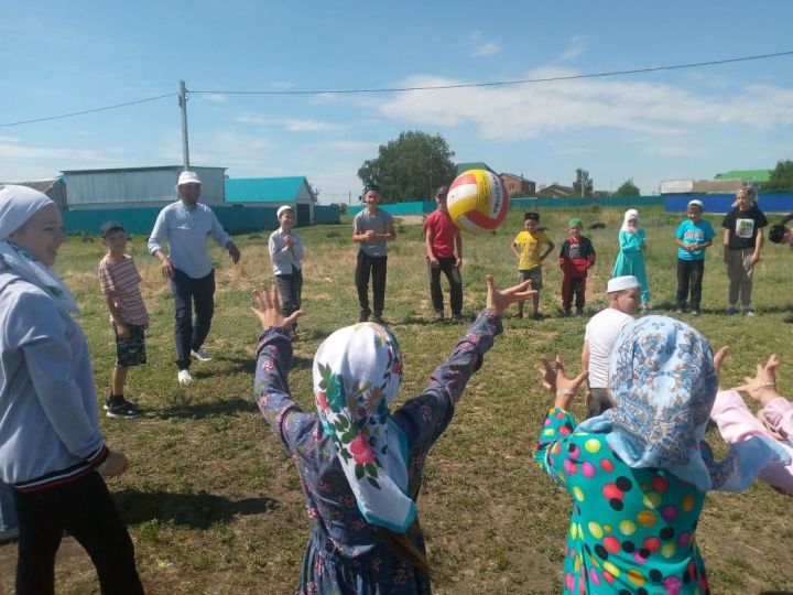 В микрорайоне Нижний Нурлат проходят летние воспитательные курсы для детей