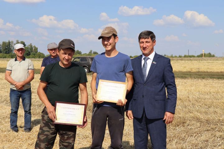 В Нурлате поздравили передовиков жатвы