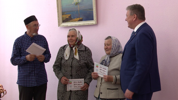 Алмаз Әхмәтшин  “Дуслык”(“ Дружба”,” Туслах) район газетасына язылу кампаниясенә старт бирде