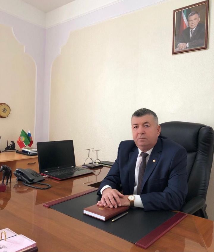 Руководитель исполнительного комитета Нурлатского района  отмечает юбилей