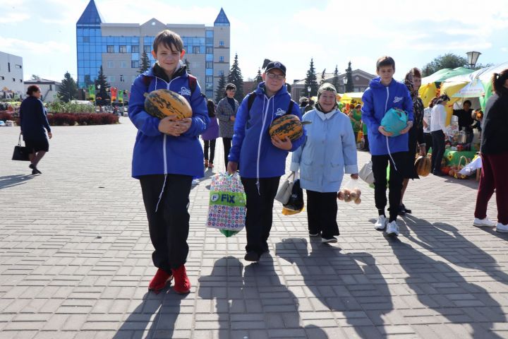 Праздничная ярмарка в Нурлате порадовала изобилием осенней продукции