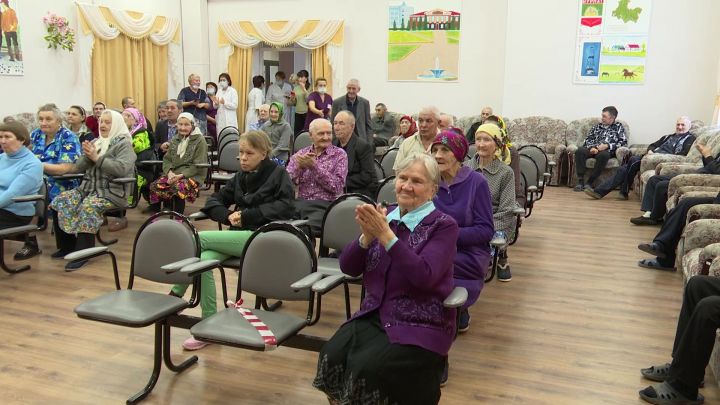 Жители Нурлатского дома-интерната стали зрителями благотворительного концерта