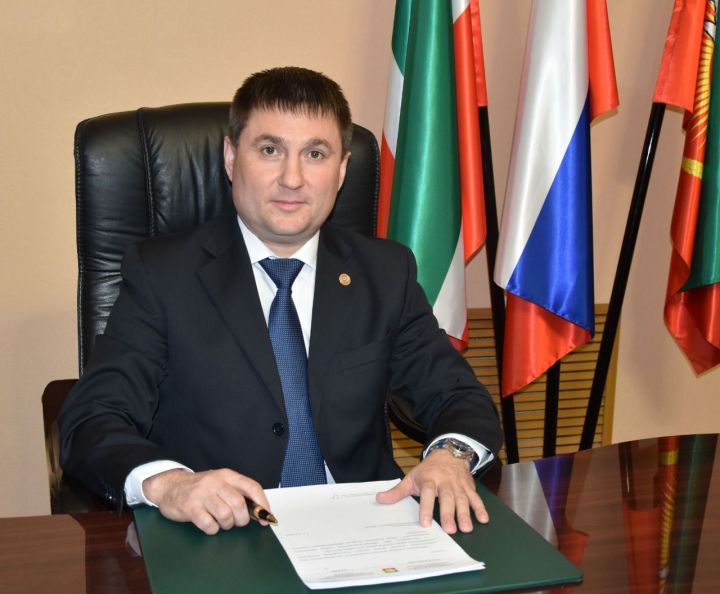 Рустам Минниханов наградил министра лесного хозяйства Татарстана орденом
