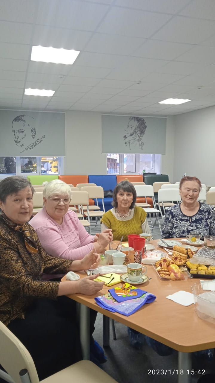 В Нурлатской центральной библиотеке прошла встреча участниц женского клуба «Веста»