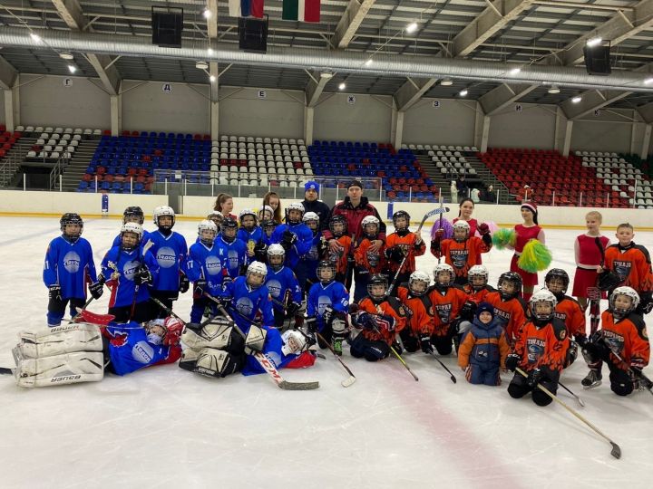 Юные нурлатцы приняли участие в открытом турнире по хоккею