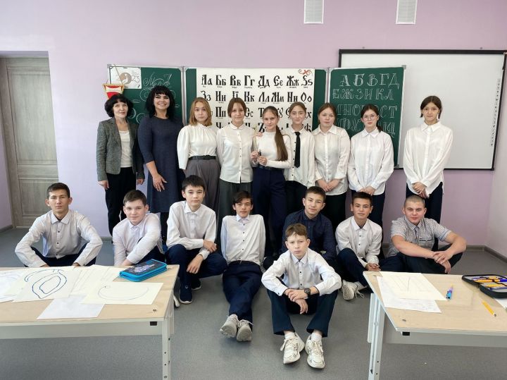 Для школьников Нурлата по пушкинской карте провели мастер-класс «Основы каллиграфии. Кириллица»