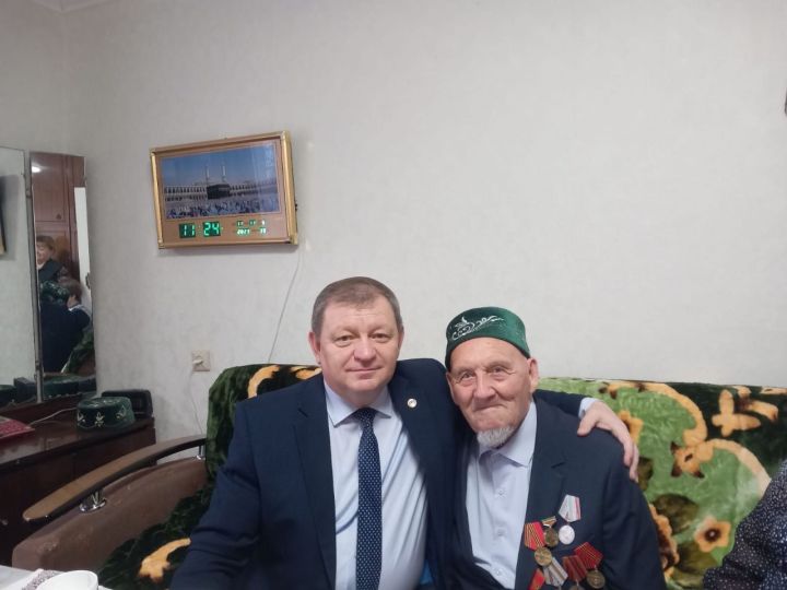 Дамир Ишкинеев поздравил долгожителя Нурлатского района с 95-летием